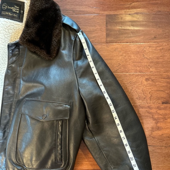 Vintage leather bomber jacket. Faux fur collar. XL fit. Gently used. - Picture 7 of 9